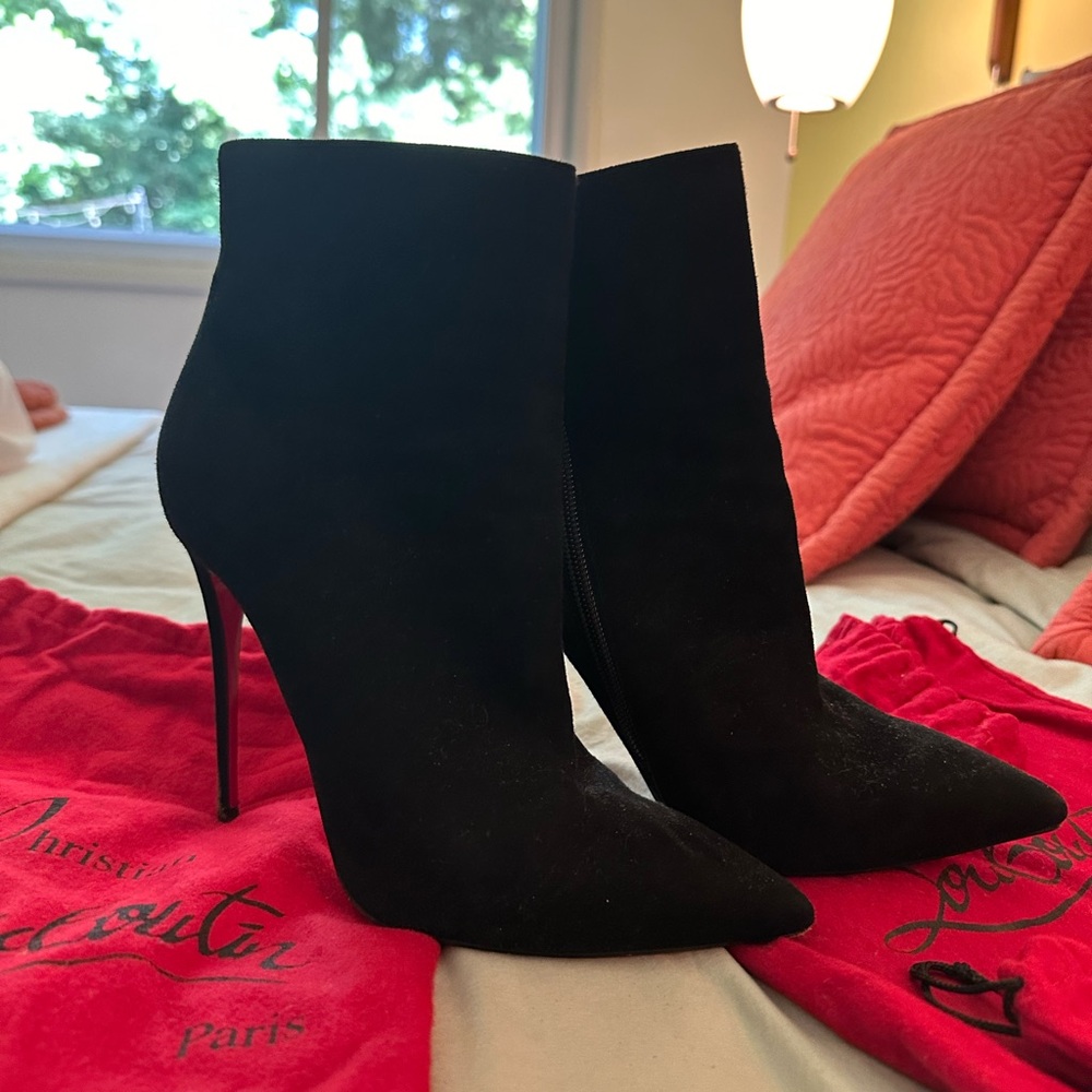 Christian Louboutin Black Suede So Kate Booty